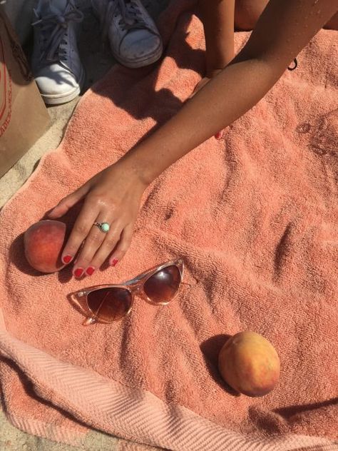 Photo Oh My Goddess, Peach Aesthetic, Peaches N Cream, Italian Summer, Just Peachy, Jolie Photo, Oui Oui, Summer Dream, Endless Summer