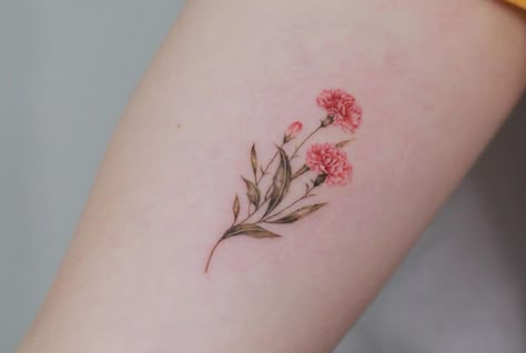 Carnation Flower Tattoo, Purple Flower Tattoos, Violet Flower Tattoos, Indie Tattoo, Carnation Tattoo, Flower Tattoo Shoulder, Birth Flower Tattoos, Geniale Tattoos, Zodiac Tattoos