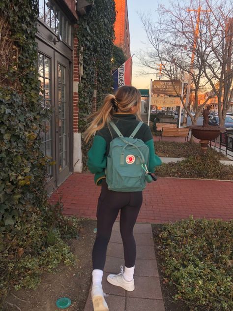 Kanken Outfit Style, Kanken Backpack Outfit, Fjallraven Kanken Grande, Aesthetic Fjallraven Kanken, Fjallraven Kanken Backpack Colors, Kanken Style, Edgy Feminine Outfits, Kanken Aesthetic, Fjallraven Kanken Backpack Big