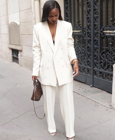 White Linen Suit Women, Classy Church Outfits, Power Suits For Women, Linen Suits Women, Female Suits, White Outfits For Women, White Linen Suit, African Wear Dresses, Casual Chique