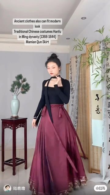 Ancient Chinese culture restoration on Instagram‎: "This skirt is from Chinese Ming dynasty’s HànFú. It called MamianQun. Ming dynasty-China, traditional costume HànFú. 「汉服/漢服」 The Ming dynasty, officially the Great Ming, was the ruling dynasty of China from 1368 to 1644. It was the last imperial dynasty of China ruled by Hàn ethnic Chinese. ［if u have any concerns about my content, pls check my page, all relics and related documents, accounts listed ］ ————————————- The costumes of the Ming Dy Chinese Dynasty Fashion, Mamianqun Skirt, Chinese Skirt, Ming Dynasty Clothing, Ming Dynasty Hanfu, China Traditional, Traditional Skirts, Chinese Clothes, Ren Fair