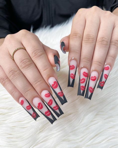 #nails #nailart #nailsofinstagram #u #manicure #beauty #nailsoftheday #nail #gelnails #nailsonfleek #nailsart #nailstagram #nailstyle #instanails #nailsdesign #naildesign #acrylicnails #naildesigns #nailtech #nailswag #inspire #love #nailpolish #nailsnailsnails #nailartist #unhas #as #gel #gelpolish #glitternails Red And Black Valentines Day Nails, Nails With Kisses, Black And Red Valentines Nails, Vday Nails, Kiss Nails, Love Lips, Video Tiktok, Red Nail Designs, Nails Desing