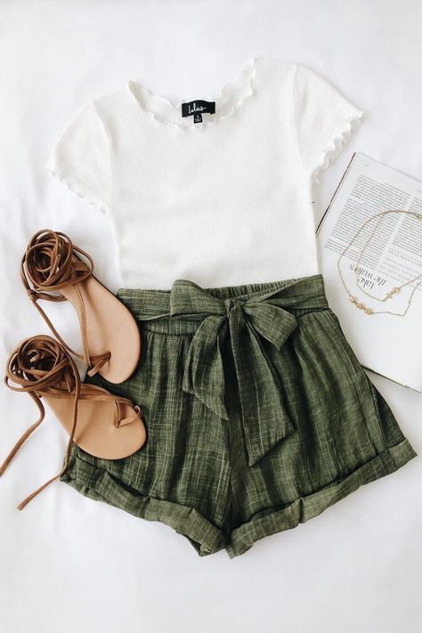 Shorts Style, Cute Summer Outfits, Ladies Dress Design, Mode Inspiration, Teen Fashion Outfits, Narnia, Spring Summer Outfits, Outfit Casual, Outfits Casuales