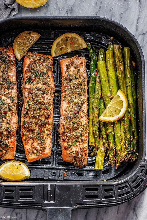 Air Fryer Salmon Meal, Air Fryer Salmon And Asparagus Recipes, Salmon And Asparagus In Air Fryer, Salmon Air Fyer Recipes, Simple Air Fryer Salmon, Mediterranean Air Fryer Salmon, Dash Salmon Recipe, Air Fryer Salmon And Potatoes, Airfryer Asparagus Recipes