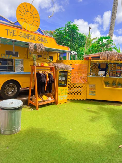 Hawaii Food Truck, Juice Bar Design, Tropical Lifestyle, Honolulu Oahu, Kings Hawaiian, Hawaii Food, Honolulu Hawaii, Food Spot, Juice Bar