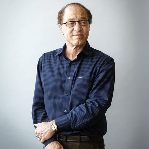 Weekend Confidential: Ray Kurzweil, Mai 2014 - Source : http://online.wsj.com/articles/ray-kurzweil-looks-into-the-future-1401490952 Ray Kurzweil, Technological Singularity, Radar O'reilly, Man And Machine, Ray Bradbury Fahrenheit 451, Stem Cell Research, Optical Character Recognition, Speech Recognition, Think Deeply