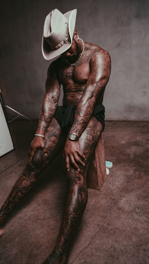 Von Miller Tattoos, Males Aesthetic, Demon Time, Candy King, Ceedee Lamb, Von Miller, Mens Photoshoot, Black Men Haircuts, Mens Photoshoot Poses