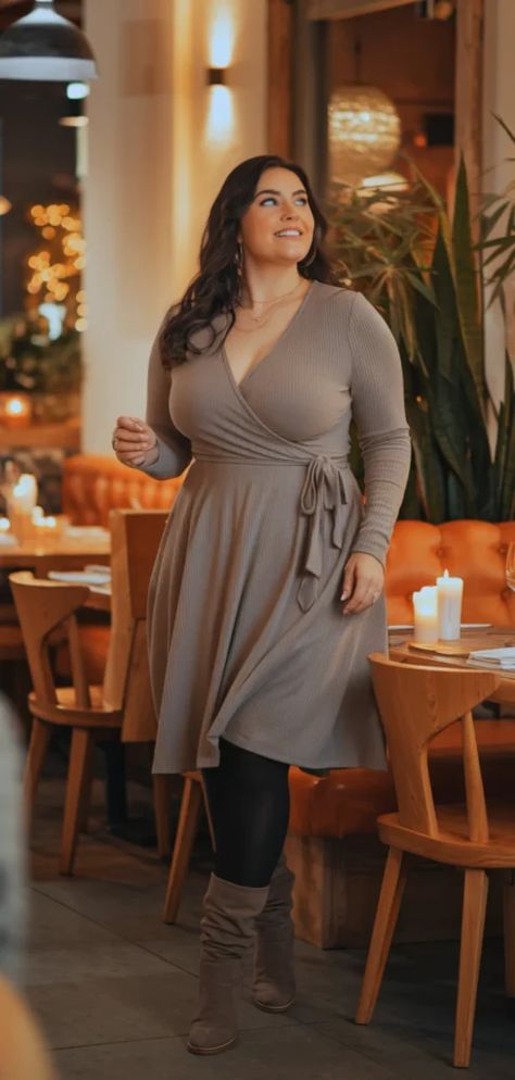 Plus Classy Outfits, Plus Size Audrey Hepburn Style, Plus Size Hour Glass Shaped Outfits, Winter Dress Outfit Plus Size, Classic Outfits Plus Size, Plus Size Trendy Outfits 2024, Curvy Old Money Outfits, Plus Size Winter Wedding Guest Outfit, Plus Size Oc Drawing