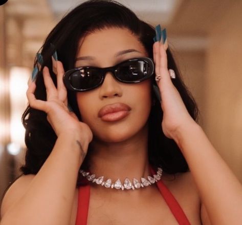 Cardi B ♥️ Cardi B And Megan Thee Stallion Wallpaper, Cardi B 2000s, Celebrities Aesthetic Icon, Cardi B Funny Moments, Cardi B Pfp, Cardi B Aesthetic, Best Cardi B Photos, Cardi B Wallpaper, Cardi B Picture