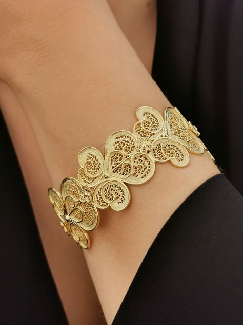 FILIGREE - The most detailed and delicated art of traditional Portuguese jewelry.⁠ 👉🏼 To buy this bracelet in sterling silver, please contact us by private message.⁠⠀ Traditional Portuguese Jewelry, Filigree Design Jewellery, Jewelry To Buy, Portuguese Jewelry, Honey Shampoo, Jewelry Photography Styling, Filigree Bracelet, Copper Wire Jewelry, Wax Carving