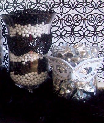 poca cosa: Masquerade Candy Bar Masquerade Ball Sweet 16, Party Centerpiece Ideas, Masquerade Party Centerpieces, Ball Sweet 16, Masquerade Party Favors, 16 Party Ideas, Sweet 16 Party Ideas, Mascarade Ball, Lolly Bar