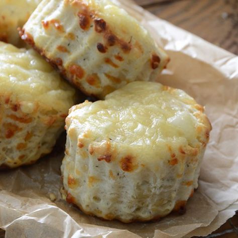 Cheese Scones Recipe, Cheese Scones, Savory Scones, Scones Recipe, Baking Cakes, Coffee Cakes, Tea Sandwiches, Bread Board, Sweet Bread