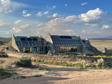 Learn - Earthship Biotecture Earthship Design, Self Sustaining Home, Earthship Biotecture, Alternative Homes, Basic Electrical Wiring, Housing Design, Thermal Mass, Sustainable Building, Online Academy