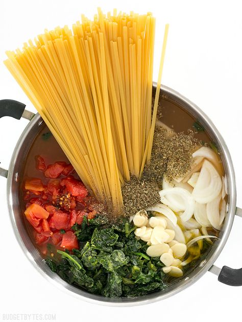 All the ingredients for this Italian Wonderpot cook together in one pot to make an incredibly fast, flavorful, and easy weeknight meal. BudgetBytes.com Italian Wonderpot, Wonderpot Recipes, Budget Bytes, One Pot Dinners, Cheap Dinners, One Pot Pasta, Cooking On A Budget, Vegetarian Meals, Easy Dinners