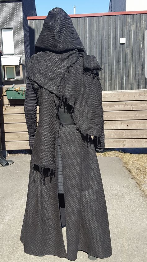 Kylo Ren- back view Cloak Back View, Kylo Ren Outfit, Kylo Ren Costume, Kylo Ren Costumes, Sci Fi Outfit, Burning Man Fashion, Scottish Fashion, Star Wars Outfits, Star Wars Costumes