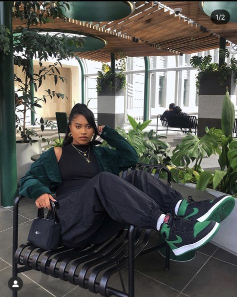 Stefneyv Instagram, Jordan Outfits, Fashion Shoes Sneakers, Tomboy Style Outfits, Spring Summer Trends, School Looks, Looks Street Style, Streetwear Fashion Women, Indie Outfits