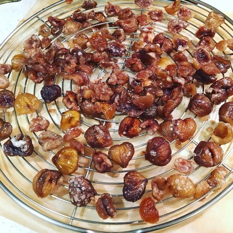 Candied chestnuts (marrons glacés) - Aliette de Bodard Chestnut Cake, Panettone Recipe, Chestnut Recipes, Rich Food, Dessert Plating, Sweet Bread, Best Candy, Online Food, Beautiful Food