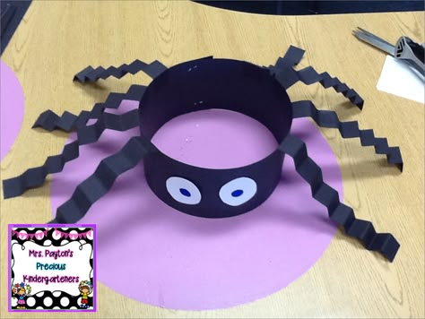 Silly Spider Hats Craft! Check out this easy craft project perfect for Halloween!  Alaska Center for Pediatrics www.akpeds.com Halloween Hat Craft, Spider Hats, Art Projects For Toddlers, Projects For Toddlers, Halloween Arts, Halloween Class Party, Halloween Crafts Preschool, Spider Crafts, October Crafts