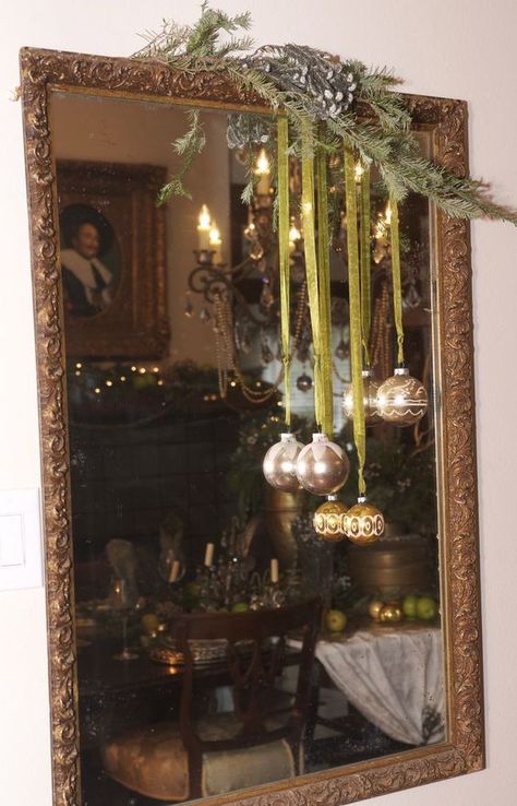 Christmas Mirror, Christmas Mantels, Noel Christmas, Elegant Christmas, A Mirror, Country Christmas, Christmas Deco, Christmas Joy, Christmas Inspiration