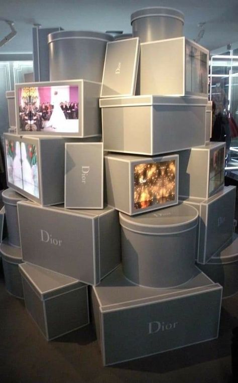 Luxury Lifestyle Fashion, Luxury Lifestyle Dreams, Rich Life, Luxury Packaging, Display Design, Luxury Boxes, Luxury Gifts, Retail Design, Visual Merchandising