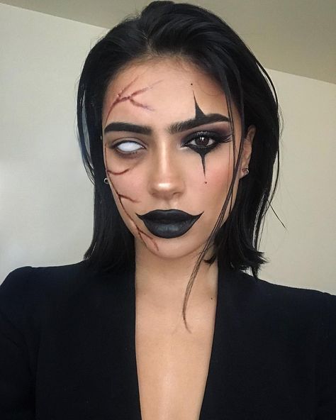 Setareh Hosseini on Instagram: “There’s two sides to every story 🃏🕷🥀 - - - - - - This look was super easy to do! All you need is some rigid collodion(scarring liquid) and…” Black Contour Makeup Halloween, Rigid Collodion, Black Lipstick Halloween Makeup, Scar Makeup, Scary Makeup, Halloween Makeup Scary, Halloween Makeup Looks, Up Halloween, Halloween Make Up