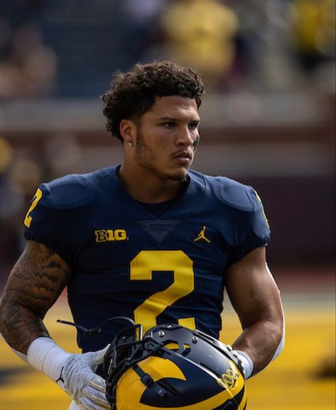 Blake Corum, College Football Uniforms, Michigan Go Blue, University Of Michigan Wolverines, Michigan Wolverines Football, Wolverines Football, Michigan Sports, Michigan Football, Football Uniform