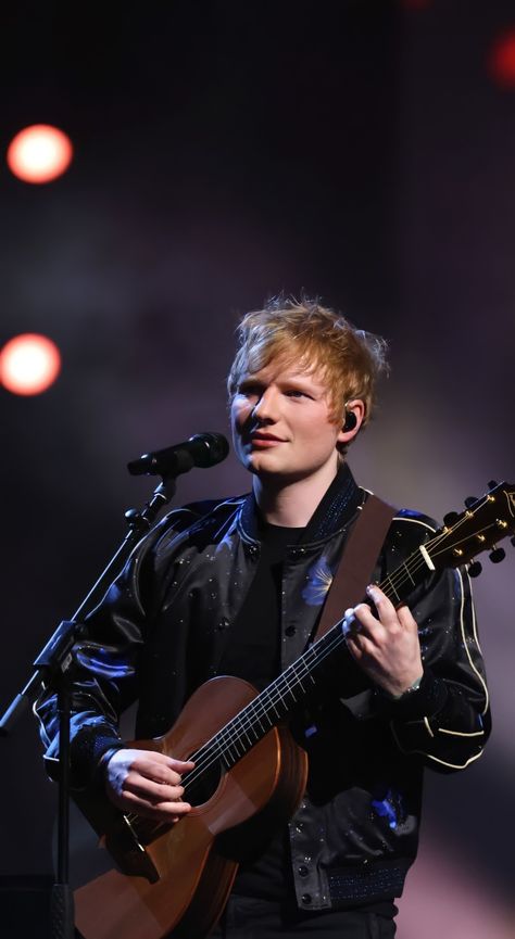 Ed Sheeran Ed Shreen, Ed Shareen, Ed Sheeran Aesthetic, Ed Sheeran Wallpaper, Popular Singers, Pop Star Costumes, Mister Ed, Ed Sheeran Love, Teddy Photos