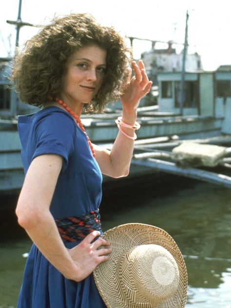 Sigourney Weaver in, 'The Year of Living Dangerously' (1982) - Directed by Peter Weir. Sigourney Weaver Young, Conquest Of Paradise, Alien 1979, Sigourney Weaver, Farrah Fawcett, Stevie Nicks, Fleetwood Mac, Attractive People, Best Actress