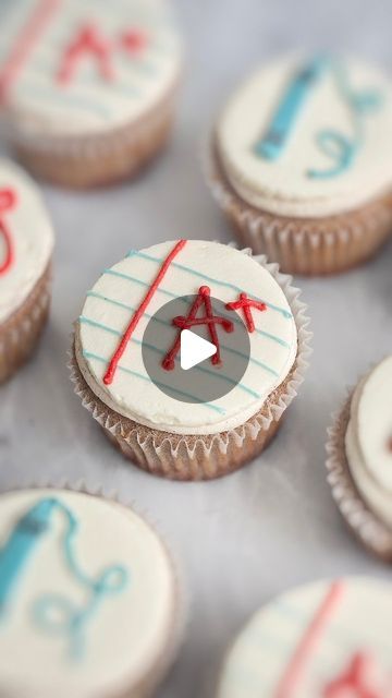 Basil & Buttercream on Instagram: "Preschool graduation cupcakes! Are your kids out of school? Our preschooler just finished, but our 2nd grader has 2 more weeks. These cupcakes were decorated using the press and freeze method and then piped with @wiltoncakes tips #1 and #2." School Cupcakes Ideas, Back To School Cupcakes Ideas, Teacher Cupcakes Ideas, Graduation Cake Preschool, Back To School Cupcake Ideas, Back To School Cupcakes, Teacher Cupcakes, Easy Cupcakes Decoration, School Cupcakes