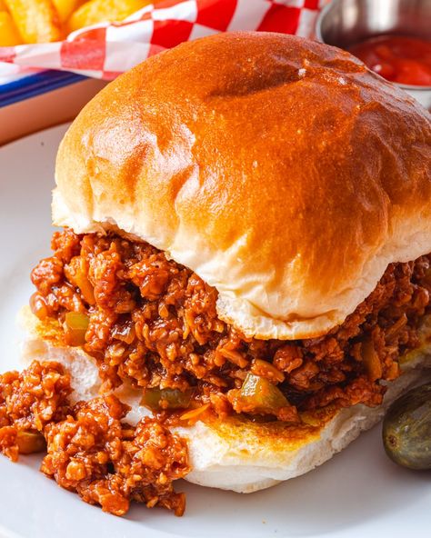 Vegan Sloppy Joes Beyond Meat, Tvp Sloppy Joe Recipe, Tofu Sloppy Joes, Tofu Ground Beef, Vegan Burger Buns, Vegetarian Sloppy Joes, Vegan Sloppy Joes, Chicken Lasagna Recipe, Veggie Dinners