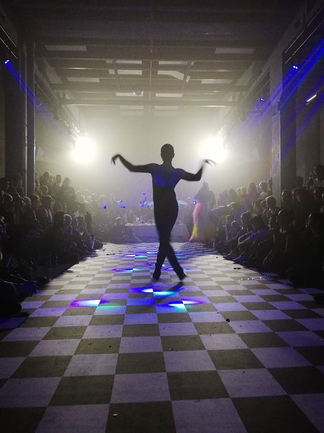 Ballroom-Szene – Wikipedia Ball Culture, New York Ball, Ballroom Aesthetic, Nike Dance, Ballroom Scene, Ms Banks, Dazzle Camouflage, Prom King, Remix Music