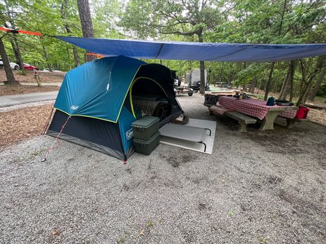 Simple Camping Setup, Easy Camp Set Up, Tent Campsite Setup, Cute Campsite Setup, Rave Camping Setup, Camping Trip Packing List, Tents Camping Glamping, Camping Necessities, Camping In The Rain