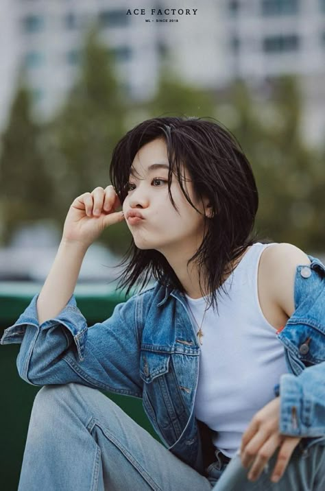 Short Hair Outfits, Lee Joo Young, Masc Women, Short Hair Tomboy, Chinese Fashion Street, Asian Short Hair, Nagano, Ideas For Instagram Photos, 인물 사진