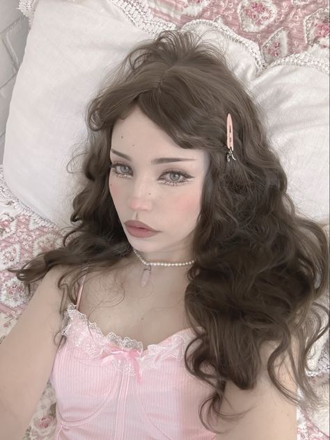 #coquette #coquetteaesthetic #softgirl #makeupideas #princess #makeup #pink #soft #doll #instagram #instagram Pretty Doll Aesthetic, Couquette Girl Makeup, Croquette Aesthetic Makeup, Makeup Looks Princess, Doll Core Makeup, Doll Beauty Makeup, Soft Doll Makeup, Pink Coquette Makeup, Doll Girl Aesthetic