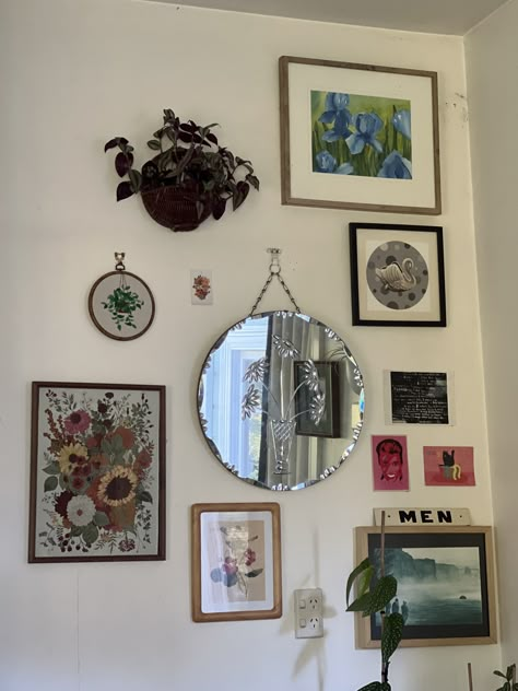 Decorate Big Wall Bedroom, Picture Frames On The Wall Aesthetic, Thrifted Wall Collage, Mismatched Frames On Wall, Funky Gallery Wall Bedroom, Big Blank Wall Ideas, Vintage Gallery Wall Above Bed, Gallery Wall Thrifted, Gallery Wall Funky Frames