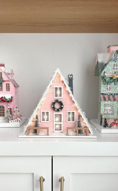 Painted Birdhouses Christmas, Christmas House Painting Craft, Christmas House Painting Ideas, Diy Painted Christmas Village Houses, Pink Gingerbread Houses, Mini Christmas Houses Diy, Painted Christmas Houses Diy, Painting Christmas Village Houses, Painted Christmas Houses