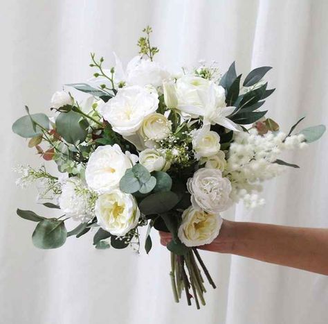 Ranunculus Bouquet, Simple Wedding Bouquets, Greenery Flowers, Silk Wedding Bouquets, Austin Rose, Flower Tie, Silk Flower Bouquets, Bridal Bouquet Flowers, White Bridal Bouquet