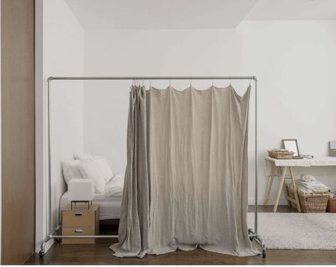 Curtains Design Ideas, Studio Apartment Room Divider, Curtain Divider, Curtains Design, Zimmer Diy, Curtain Room Divider, Tiny Studio Apartments, Divider Ideas, Soho Loft