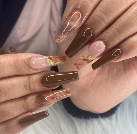 Nails Acrylic Autumn Colors, Brown Gold Nails Design, Prom Nails Brown, Black And Brown Nails Design, Ombre Fall Nail Designs, Coffee Brown Nails Design, Brown Nail Inspo Acrylic, Nails Braun, Yellow And Brown Nails