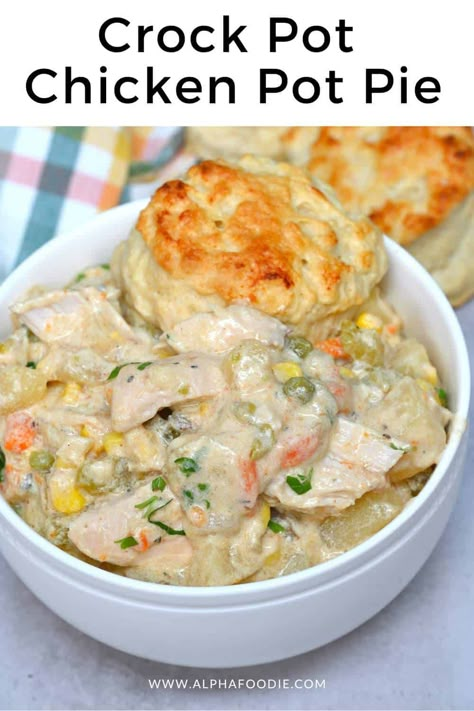 Make the BEST, easy crockpot chicken pot pie with minimal effort & maximum flavor - a creamy, hearty, comforting, family-favorite meal-prep dinner for busy weeknights! Chicken Pot Pie Recipe Crockpot, Homemade Pot Pie, Crockpot Dump Recipes, Crockpot Chicken Pot Pie, Delicious Crockpot Recipes, Favorite Pie Recipes, Crock Pot Inspired Recipes, Crockpot Recipes Healthy, Best Slow Cooker Recipes