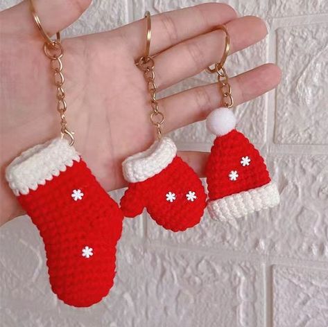 Crochet Keychain Christmas, Christmas Crochet Keychain, Christmas Keychain Crochet, Crochet Christmas Gifts, Baby Frock Pattern, Crochet Ornaments, Christmas Accessories, Crochet Keychain, Friend Christmas