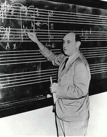 Arnold Schoenberg explains his "Twelve Tone System" Arnold Schoenberg, Arnold Schönberg, Classical Music Composers, Famous Composers, Music Images, Old Music, Music Composers, Music Heals, Muscle Building