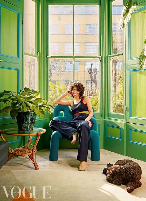 Front-Row Fixture Yasmin Sewell Has Created A Bright Green Oasis In The Heart Of East London | British Vogue Yasmin Sewell, Pantone 2015, Shaded Spruce, Tiffany Style Lighting, Yves Klein Blue, Fashion Jobs, Green Oasis, Dylan Thomas, London Home