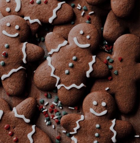 Xmas Baking Aesthetic, Ginger Bread Man Aesthetic, Ginger Breadhouse Aesthetic, Gingerbread Astethic, Ginger Bread Houses Aesthetic, Ginger Bread Aesthetic, Gingerbread Asthetic, Gingerbread Widget, Gingerbread Christmas Aesthetic