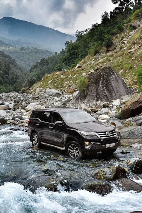 Fortuner Toyota Wallpapers Hd Black, Toyota Fortuner 2016, Toyota Car Models, Jeep Wallpaper, Toyota Harrier, Toyota Suv, Toyota Fortuner, Car Backgrounds, Suv Cars