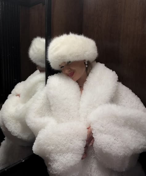 White Fur Outfit, Fluffy Sweater Outfit, White Fur Coat Outfit, Rich Vibes, Fur Outfit, Instagram Blogging, Fur Coat Outfit, White Fur Coat, Snow Princess