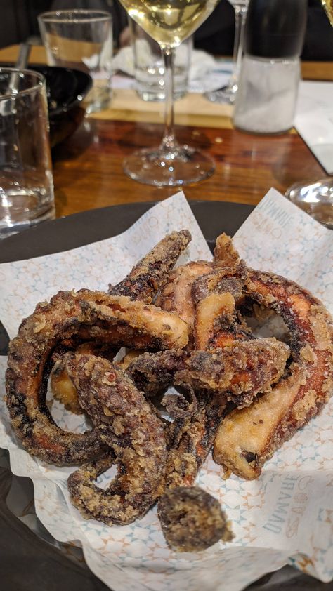 Octopus Food, Fried Octopus, Monopoli Italy, Noodle Art, Octopus Recipes, 7 Fishes, Dessert Pictures, Dinner Wedding, Gluten Free Cooking