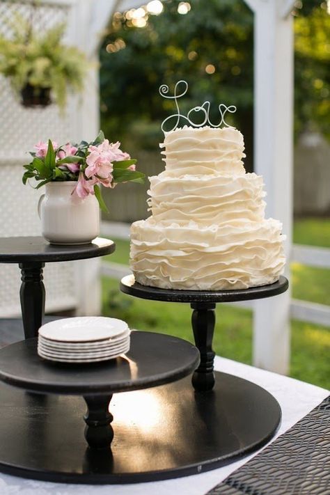 Tiered Pie Stand, Diy Wedding Cake Stand, Diy Wedding Cupcakes, Wedding Cupcake Display, Diy Wedding Food, Cupcake Stand Wedding, Diy Cake Stand, Boda Diy, Diy Wedding Cake