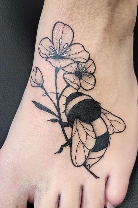 Bee Name Tattoo, Honeycomb Bee Tattoo Design, Bee Holding Flower Tattoo, Bunny And Bee Tattoo, Bees Flowers Tattoo, Honey Comb And Bees Tattoo, Bee Rose Tattoo, Bumble Bee Flower Tattoo, Wildflower Knee Tattoo