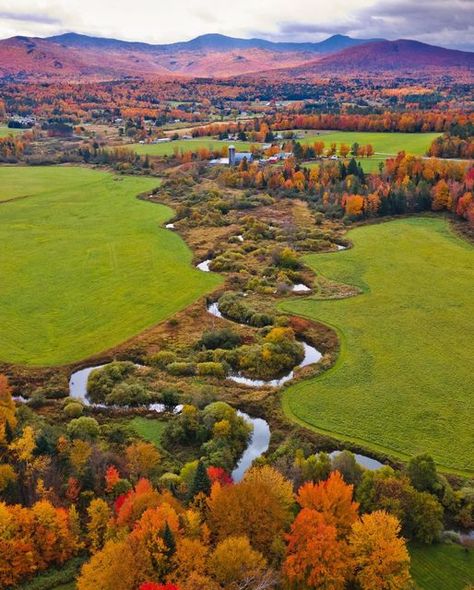 Green Mountains Vermont, Autumn Landscapes, Vermont Fall, Stowe Vermont, Green Mountains, New England Fall, Mountain Life, Green Mountain, Autumn Landscape